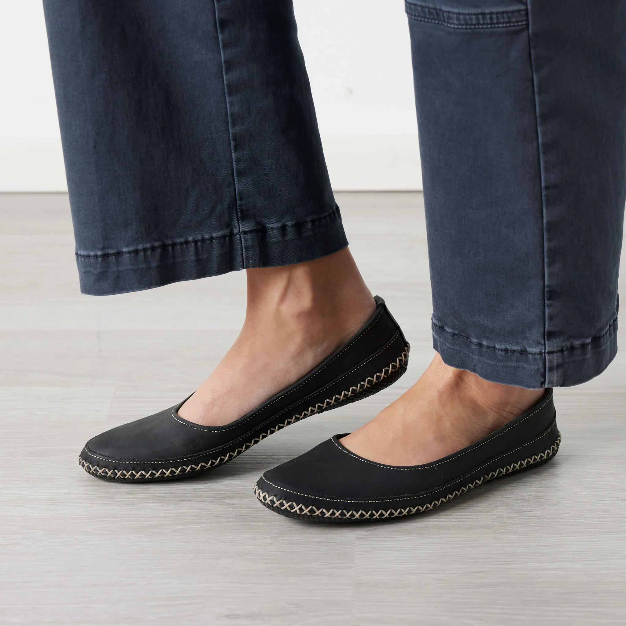 Women’s Relax Skipper: Black - Image 6