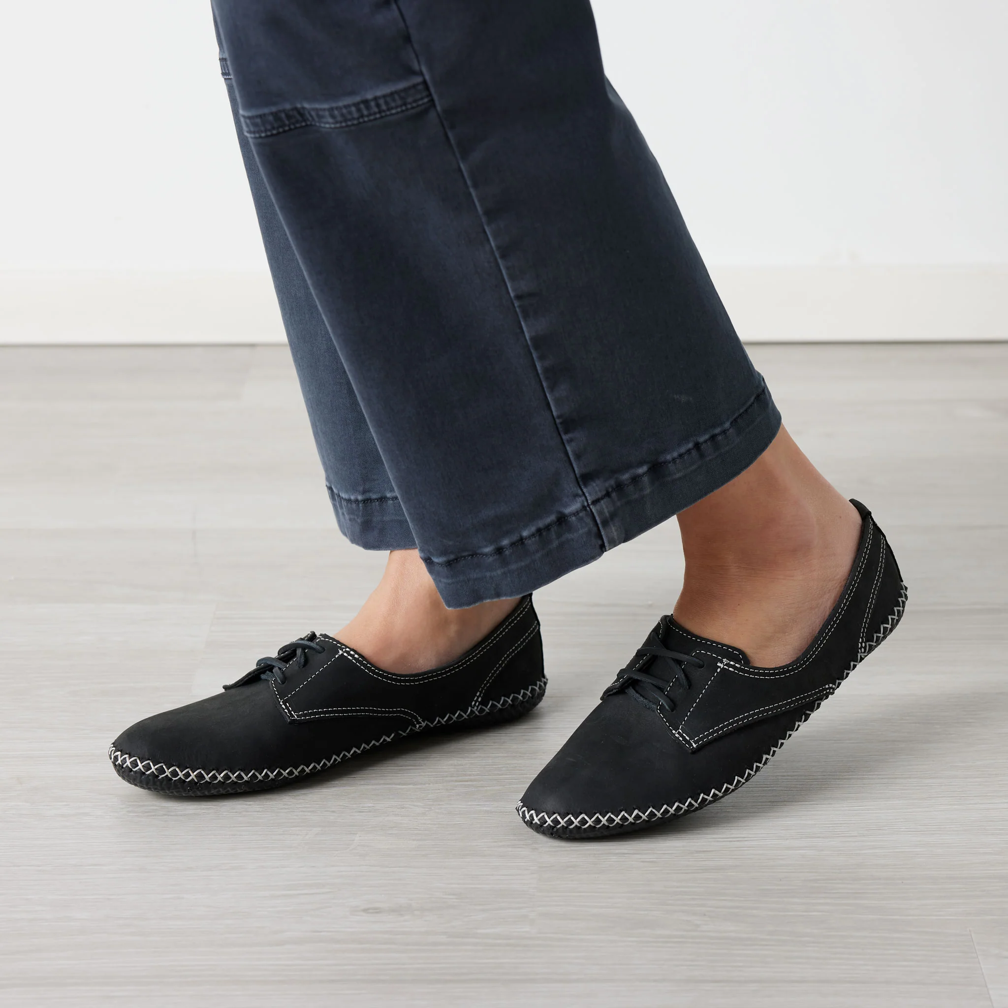 Women's Relax Taylor: Black - Image 6